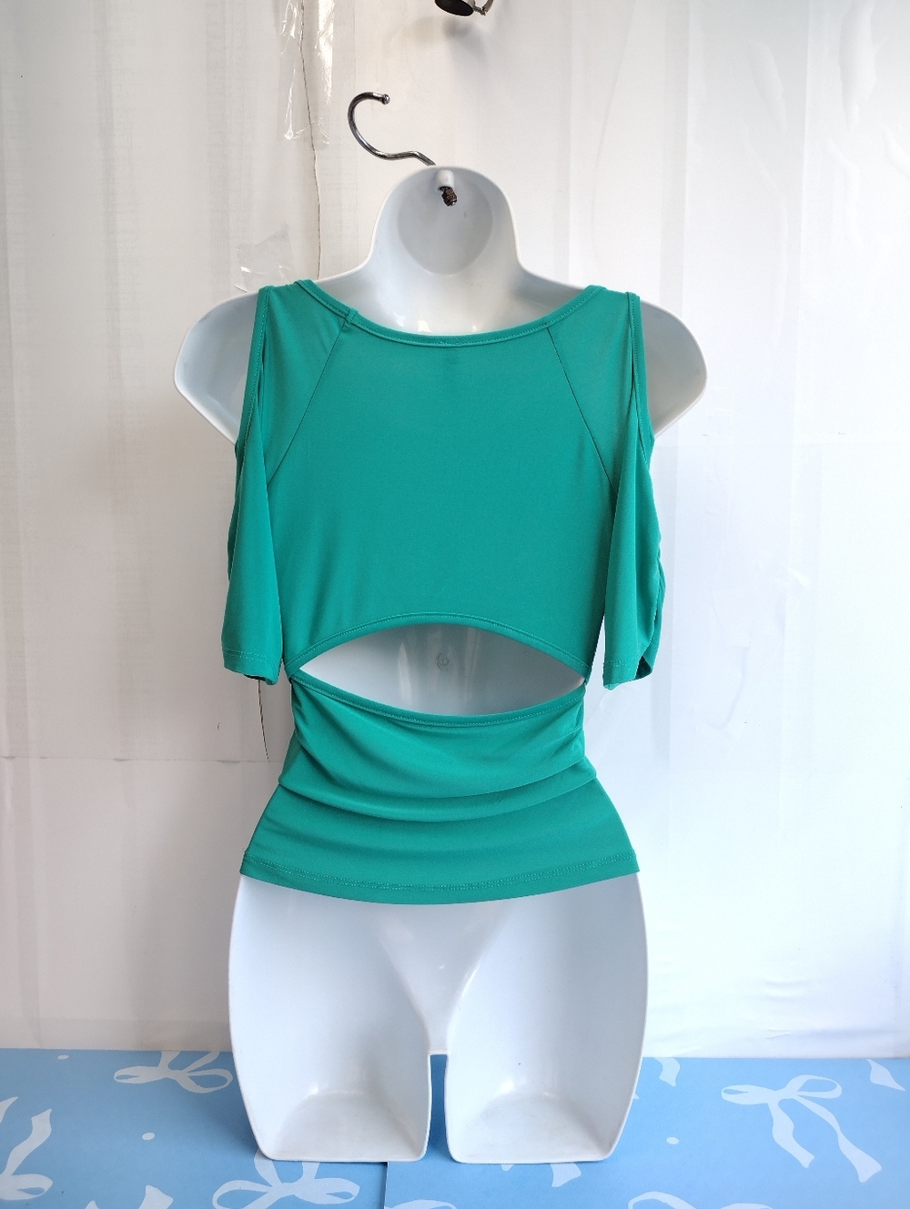 Cold Shoulder Open Back Ruched Top Fitted - Size M - Picture 3 of 6